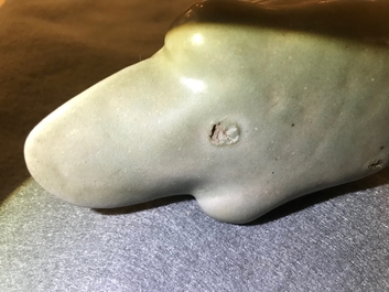 A Korean celadon-glazed duck-shaped water dropper, 19/20th C.