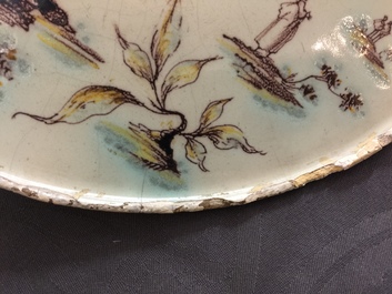 Een tazza met landschap in Italiaanse majolica, Pavia, atelier Levantino, 18e eeuw