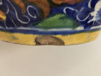 Een apothekerspot of 'vaso a palla' in Italiaanse majolica, Veneti&euml;, 2e helft 16e eeuw