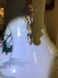 Deux vases en porcelaine de Chine famille rose aux double d&eacute;cors, 19/20&egrave;me