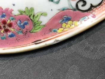 Une terrine couverte en porcelaine de Chine famille rose &agrave; d&eacute;cor floral, Qianlong