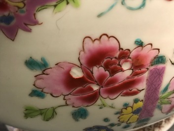 Une terrine couverte en porcelaine de Chine famille rose &agrave; d&eacute;cor floral, Qianlong