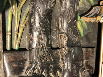 Een Chinees houten lakwerk paneel met oplegwerk van cloisonn&eacute;, ivoor en jade, 18e eeuw