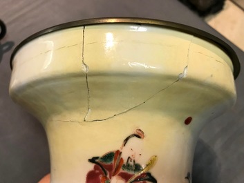 Un vase en porcelaine de Chine famille rose &agrave; d&eacute;cor d'Immortels, Yongzheng