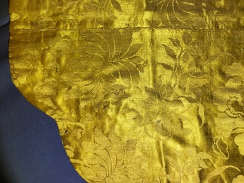 An imperial Chinese embroidered silk gold-thread yellow ground cushion cover, 19th C.