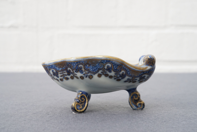 A Chinese blue, white and gilt part service, Qianlong