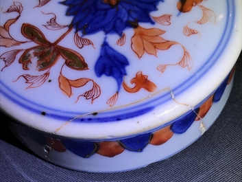 A pair of Chinese Imari style ginger jars and covers, Kangxi