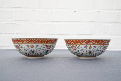 Une paire de bols en porcelaine de Chine famille rose &agrave; floral, marques et &eacute;poque de Daoguang