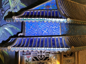 Een Chinees houten lakwerk paneel met oplegwerk van cloisonn&eacute;, ivoor en jade, 18e eeuw