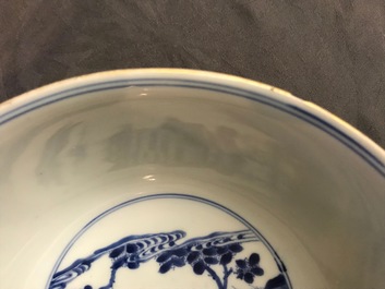 Un bol en porcelaine de Chine bleu et blanc figurant les 'Soeurs Cao', marque de Chenghua, Kangxi