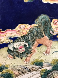 Une plaque en &eacute;maux de Canton &agrave; d&eacute;cor d'un lion bouddhiste dans un paysage, Qianlong