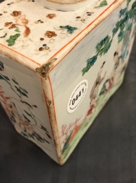 Une bo&icirc;te &agrave; th&eacute; couverte en porcelaine de Chine famille rose, Qianlong