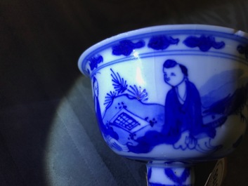 Un bol sur piedouche en porcelaine de Chine bleu et blanc, Dynastie Ming, Chongzhen