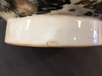 Une terrine couverte en porcelaine de Chine qianjiang cai, 20&egrave;me