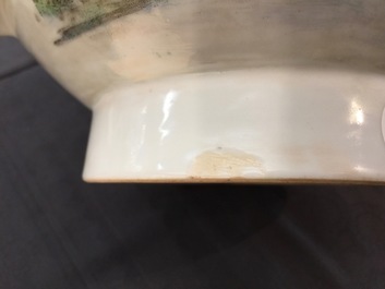 Een Chinese qianjiang cai terrine met deksel, 20e eeuw