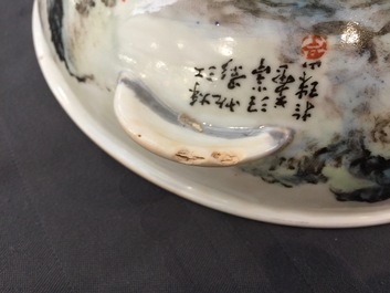 Une terrine couverte en porcelaine de Chine qianjiang cai, 20&egrave;me