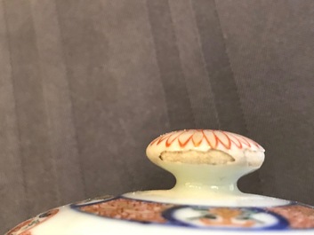 Drie ronde Chinese dekselterrines van het servies van Koning Lodewijk XV van Frankrijk, Yongzheng, ca. 1732