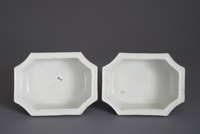 A pair of Chinese qianjiang cai jardini&egrave;res, 19/20th C.