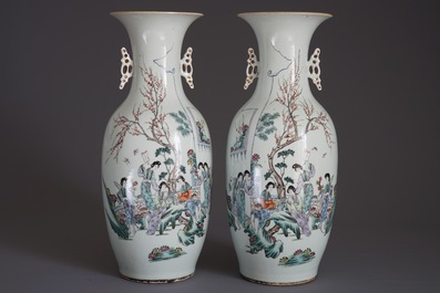 A pair of Chinese qianjiang cai vases with figures in a garden, 19/20th C.