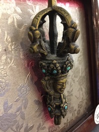 Un vajra en bronze dor&eacute; incrust&eacute; de turquoise, Sino-Tibet, 17/18&egrave;me