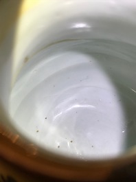 Une verseuse armori&eacute;e en porcelaine de Chine bleu et blanc &agrave; monture en argent, Qianlong