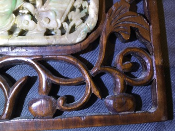 Un &eacute;cran de table en bois sculpt&eacute; et jade, Chine, 19/20&egrave;me