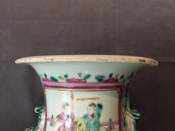 Deux vases et une paire pour le march&eacute; Straits ou Peranakan en porcelaine de Chine famille rose, 19&egrave;me