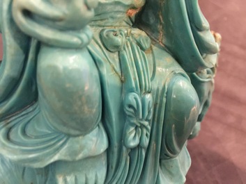 Deux figures en turquoise et lapis lazuli sculpt&eacute;, Chine, 20&egrave;me