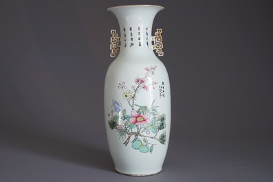 Un vase en porcelaine de Chine famille rose &agrave; d&eacute;cor d'Immortels, 19/20&egrave;me