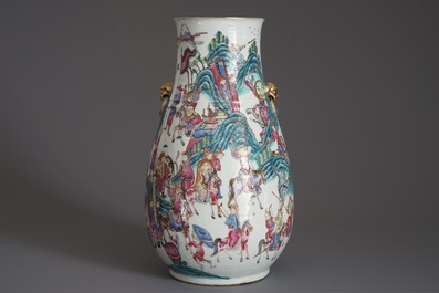 Un grand vase de forme hu en porcelaine de Chine famille rose, 19&egrave;me