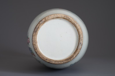 A Chinese famille rose double design vase, 19/20th C.