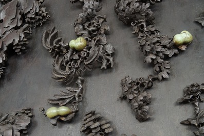 Un grand panneau en bois de zitan, jade et turquoise, encadr&eacute; et sur pi&egrave;tement en bois de hongmu, Qianlong