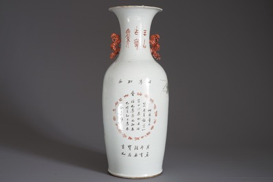 Een Chinese qianjiangcai vaas met figuren in een landschap, 19/20e eeuw