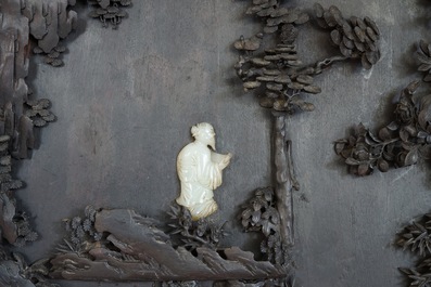 Un grand panneau en bois de zitan, jade et turquoise, encadr&eacute; et sur pi&egrave;tement en bois de hongmu, Qianlong