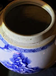 Een Chinese blauwwitte gemberpot met 'Drie vrienden van de winter', Kangxi