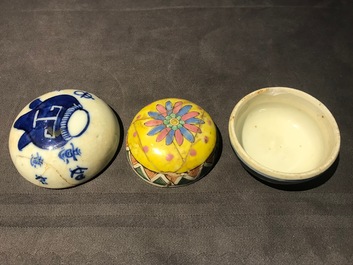 Huit vases en porcelaine de Chine bleu et blanc, famille rose et qianjiang cai, 19/20&egrave;me