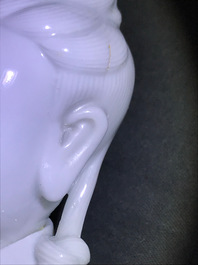 Une figure de Guanyin en porcelaine blanc de Chine de Dehua, 19&egrave;me