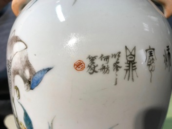 Un vase en porcelaine de Chine qianjiang cai &agrave; d&eacute;cor de fleurs et oiseaux, 19/20&egrave;me