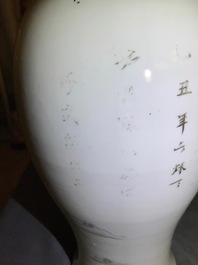 Cinq vases en porcelaine de Chine famille rose et bleu et blanc, 19/20&egrave;me