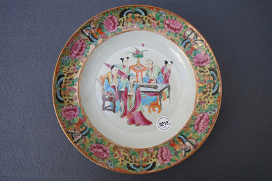 Twaalf Chinese Canton famille rose borden en soepborden met mandarijns decor, Daoguang