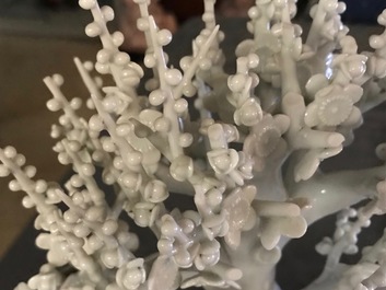 Un mod&egrave;le d'un arbre en porcelaine blanc de Chine, Kangxi