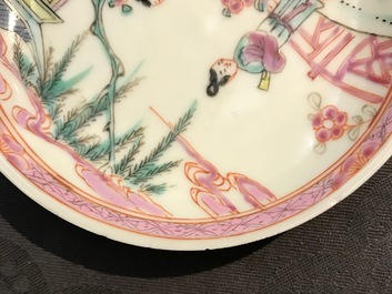 Un lot de 33 tasses et 27 soucoupes en porcelaine de Chine famille rose, Yongzheng/Qianlong