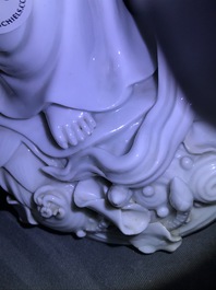 Une figure de Guanyin en porcelaine blanc de Chine de Dehua, 19&egrave;me