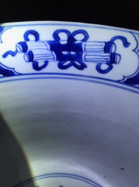 Drie grote Chinese blauwwitte kommen, Kangxi