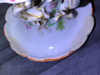 Six vases en porcelaine de Chine famille rose de Canton, 19&egrave;me