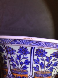 Un vase de forme gu en porcelaine de Chine bleu et blanc surd&eacute;cor&eacute;e, Kangxi