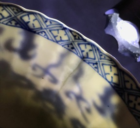 Un bol polylob&eacute; en porcelaine de Chine bleu et blanc, Kangxi