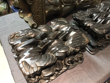 Een paar grote Chinese bronzen figuren voor de Vietnamese markt, 19e eeuw