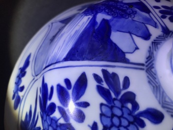 Een groot driedelig Chinees blauwwit kaststel met landschappen en bloemen in vakverdeling, Kangxi