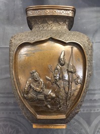 Un grand br&ucirc;le-parfum sur socle en bronze, Japon, Edo ou Meiji, 19&egrave;me